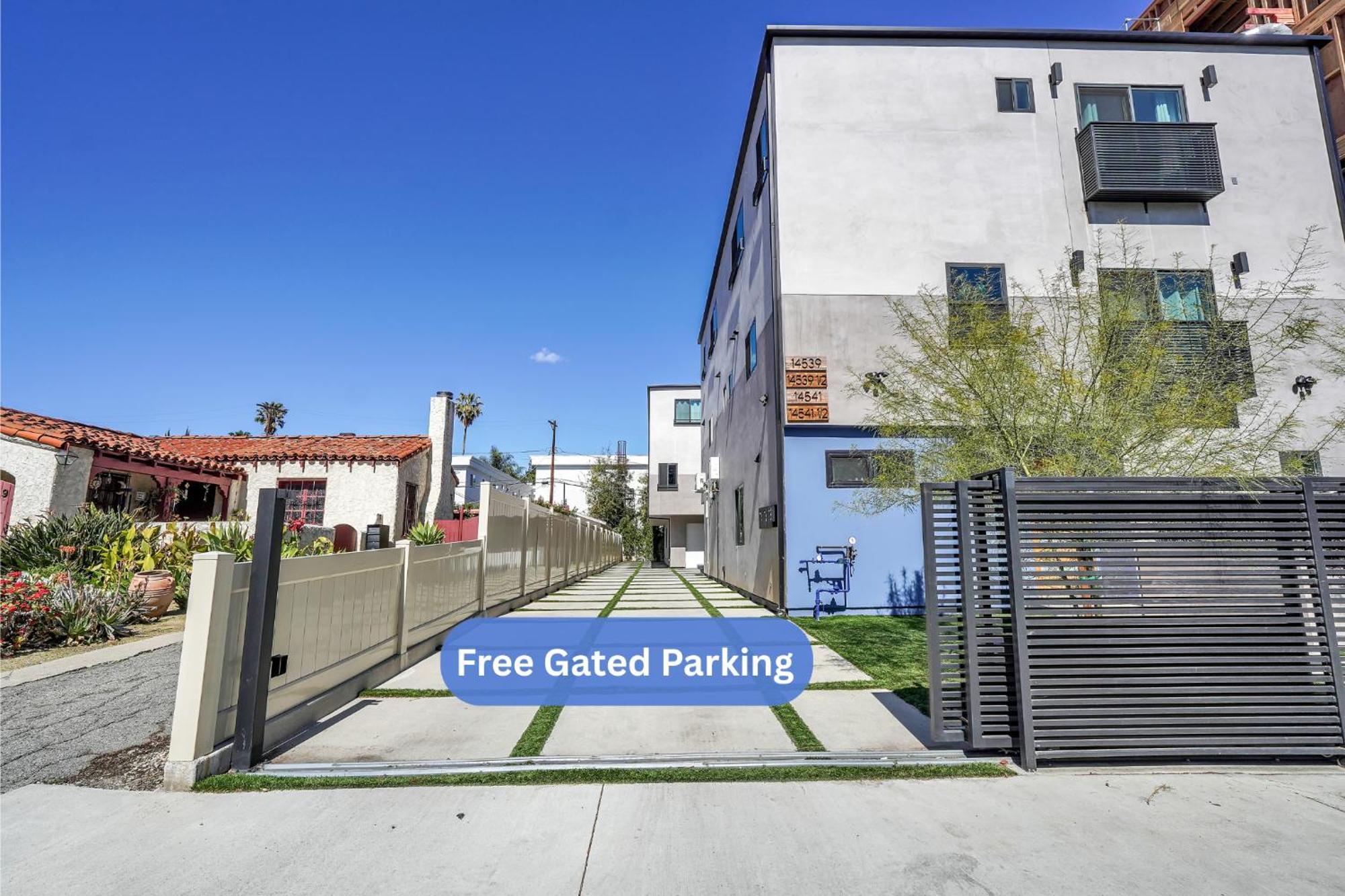 Luxurious Townhome W/3 Master Suites Gated Parking Лос-Анджелес Экстерьер фото